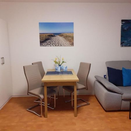 Aquamarin - Charmantes Appartement Mit Balkon Rostock Exterior foto
