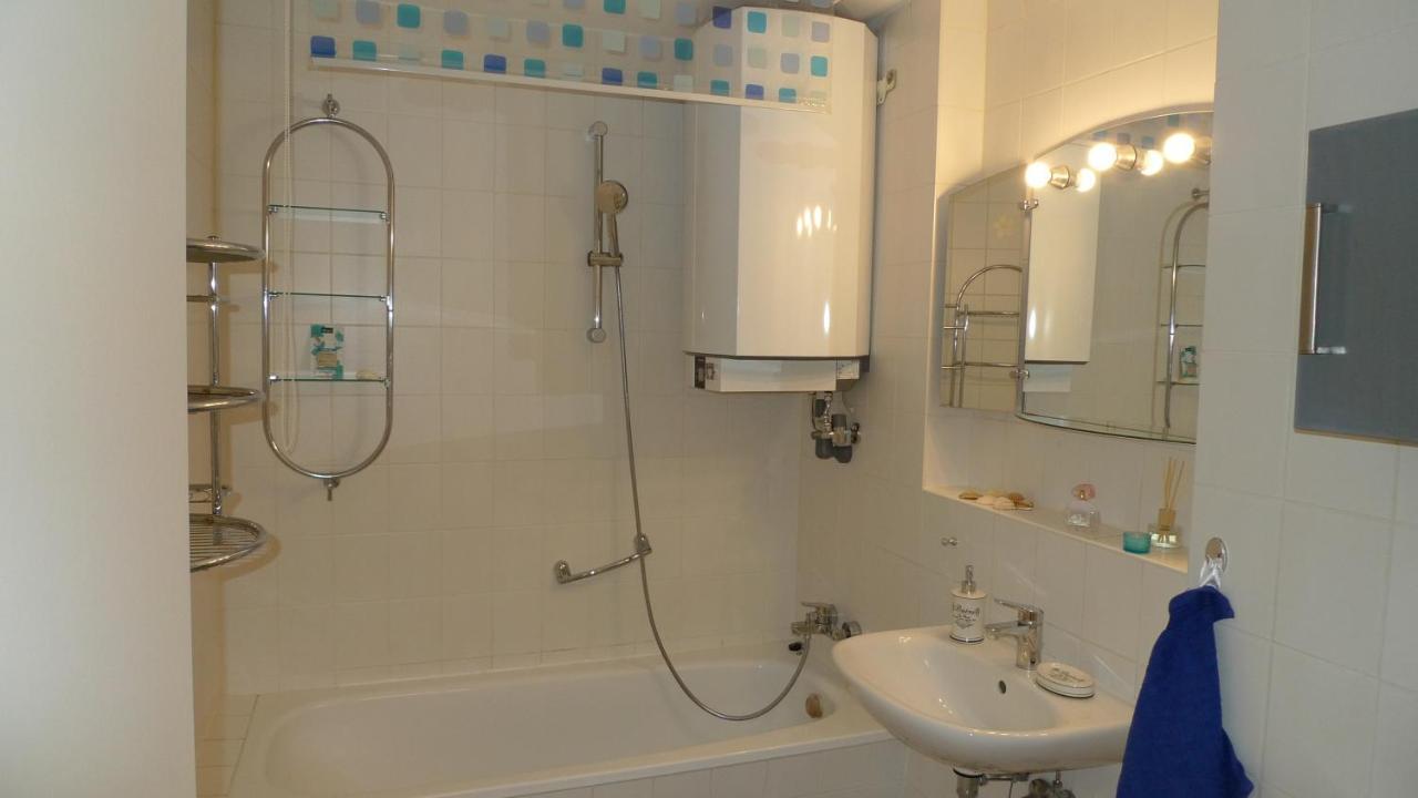 Aquamarin - Charmantes Appartement Mit Balkon Rostock Exterior foto