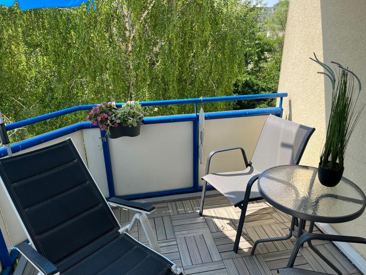 Aquamarin - Charmantes Appartement Mit Balkon Rostock Exterior foto