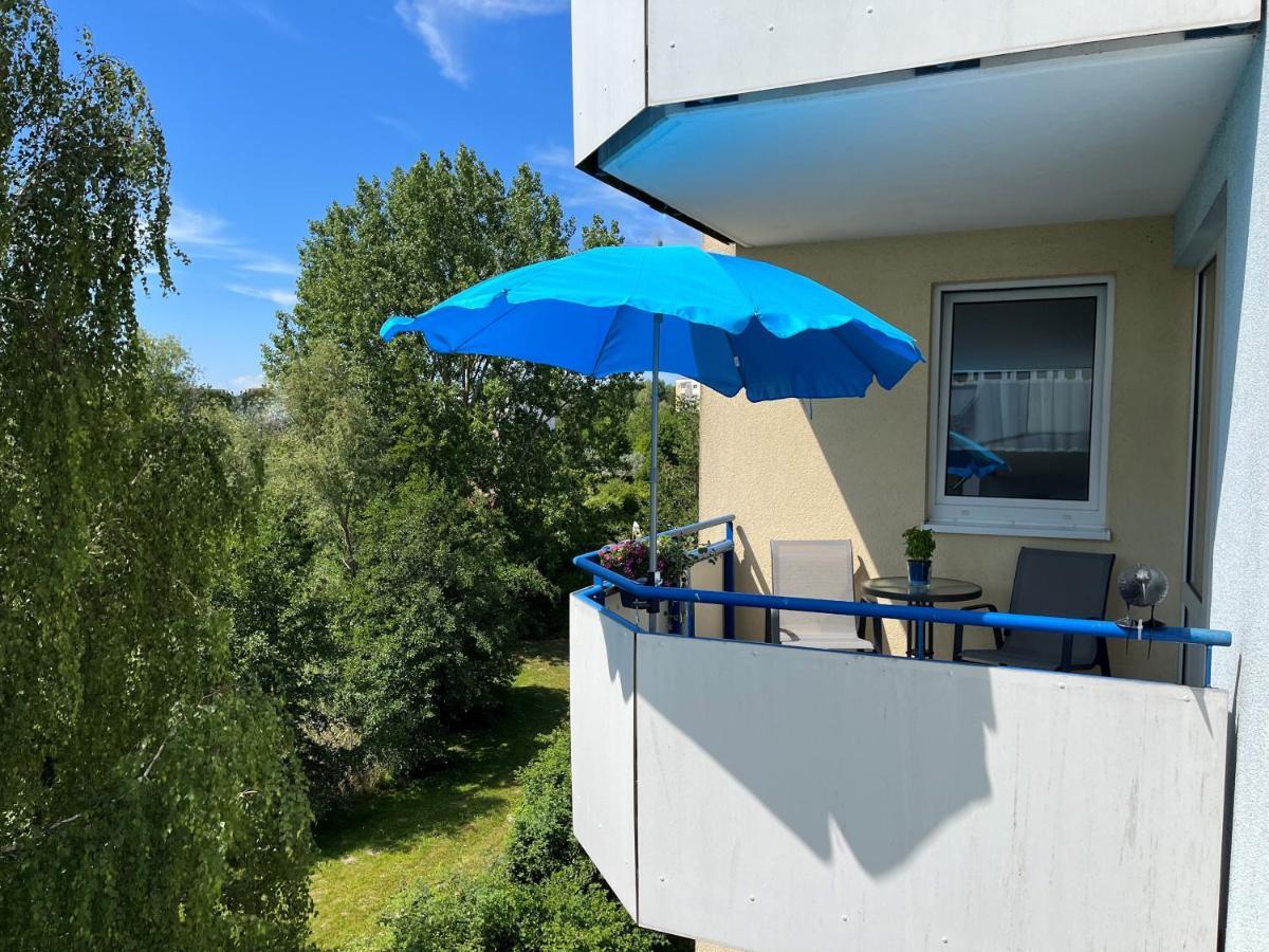 Aquamarin - Charmantes Appartement Mit Balkon Rostock Exterior foto